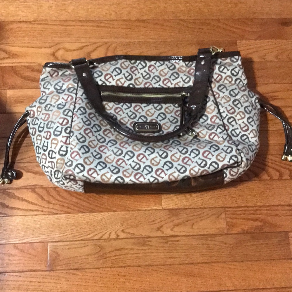 Large Etienne Aigner carryall bag!